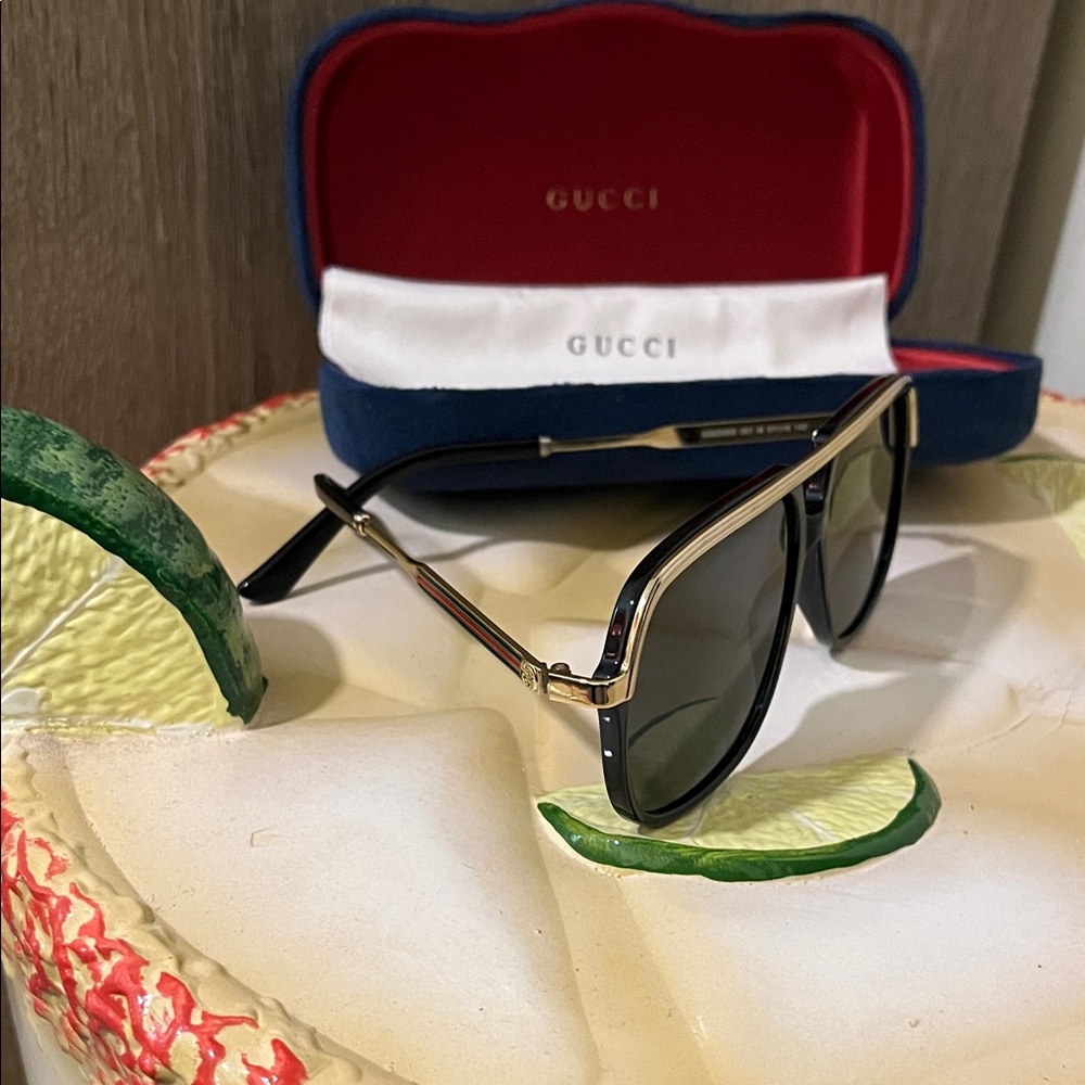 Gucci Black and Gold Frame Sunglasses Gucci